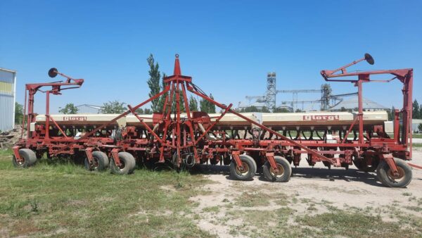 Sembradora Giorgi Precisa 8.000 de 26 líneas a 52 cm. (2007) - Image 12